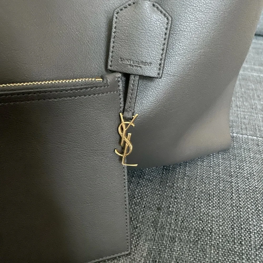 YSL Yves Saint Laurent grey tote with pouch - Picture 13 of 16